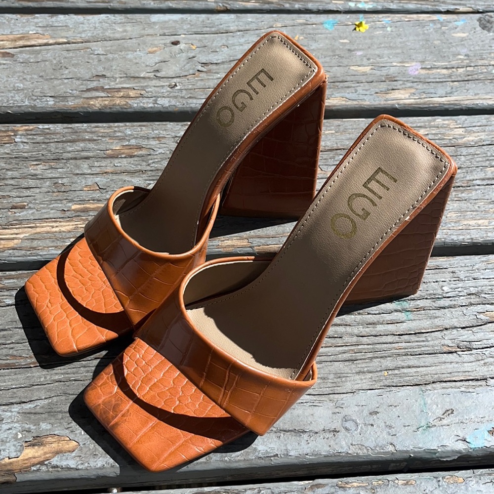 EGO Beautiful chunky heel slip on mule women’s size 7